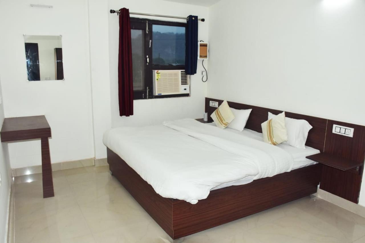 Corbett Bhavesh Home Stay Jhirna ภายนอก รูปภาพ