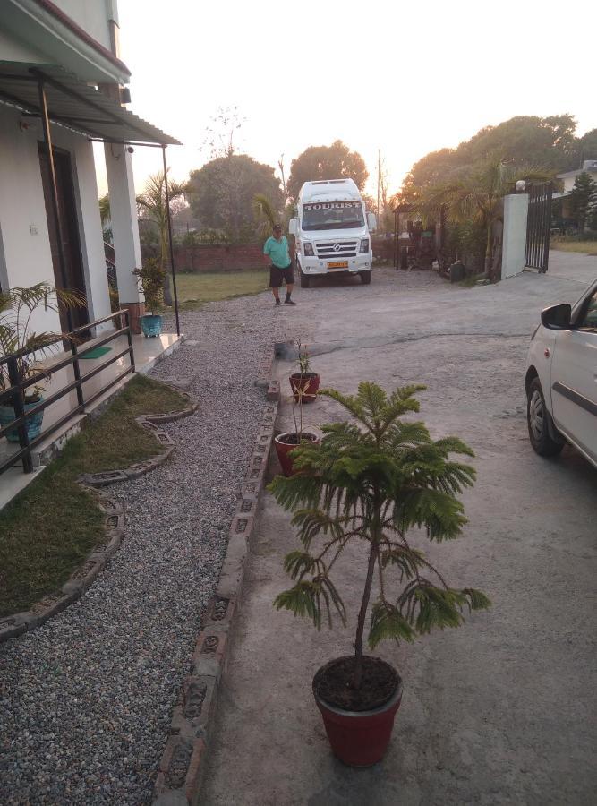 Corbett Bhavesh Home Stay Jhirna ภายนอก รูปภาพ